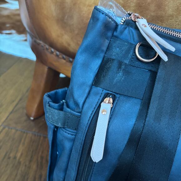 Petunia Pickle Bottom Pivot Pack in Indigo Blush Diaper Bag - Picture 14 of 16